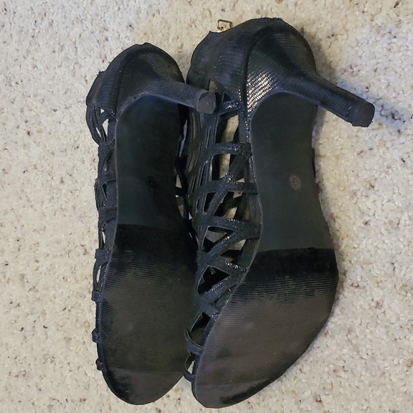 Black heels - Picture 4 of 6